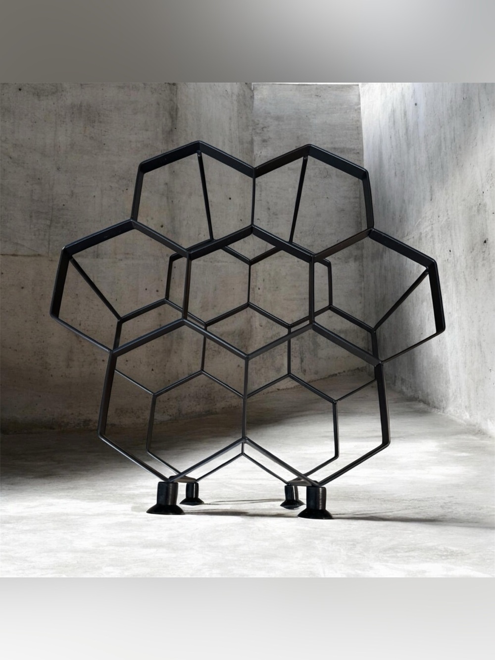 🛍️SALE🛍️Modern Black Metal Honeycomb Wine Rack- Suction Cup Base - Picture 4 of 4